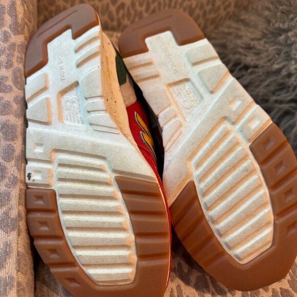 Fun colored New Balance running shoe - Picture 3 of 4